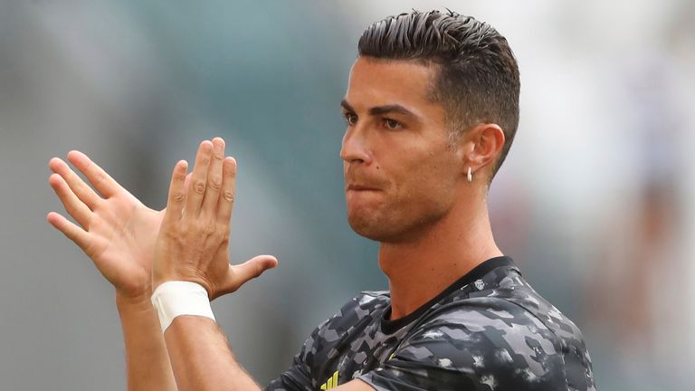 Ronaldo Leaves Juventus Training After Saying Goodbye Amid Man City Talks