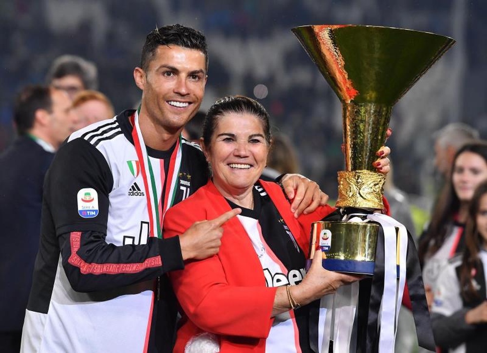 Cristiano Ronaldo Bans Mum From Manchester; See Why....
