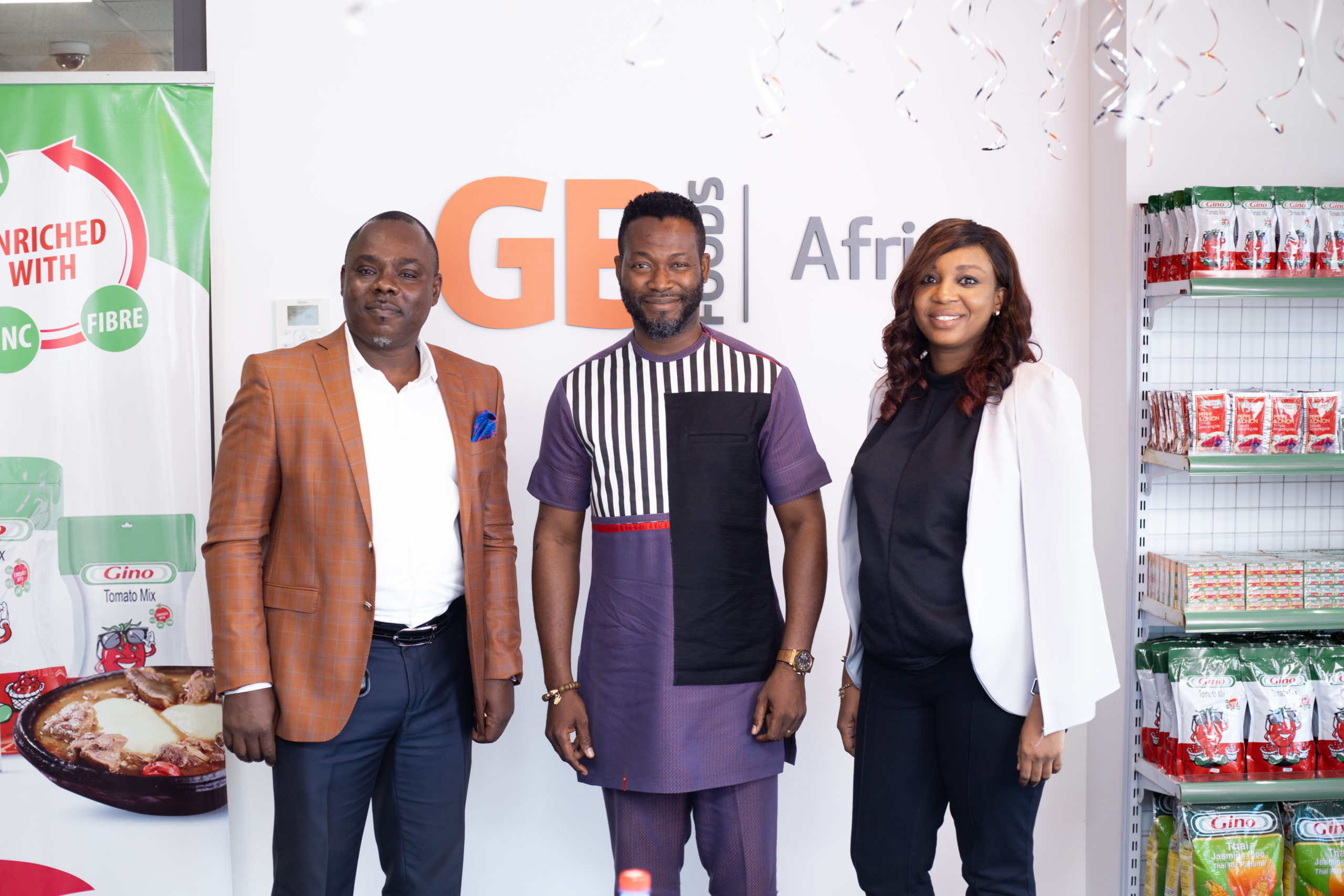 Adjetey Anang pose with top GB foods managers 