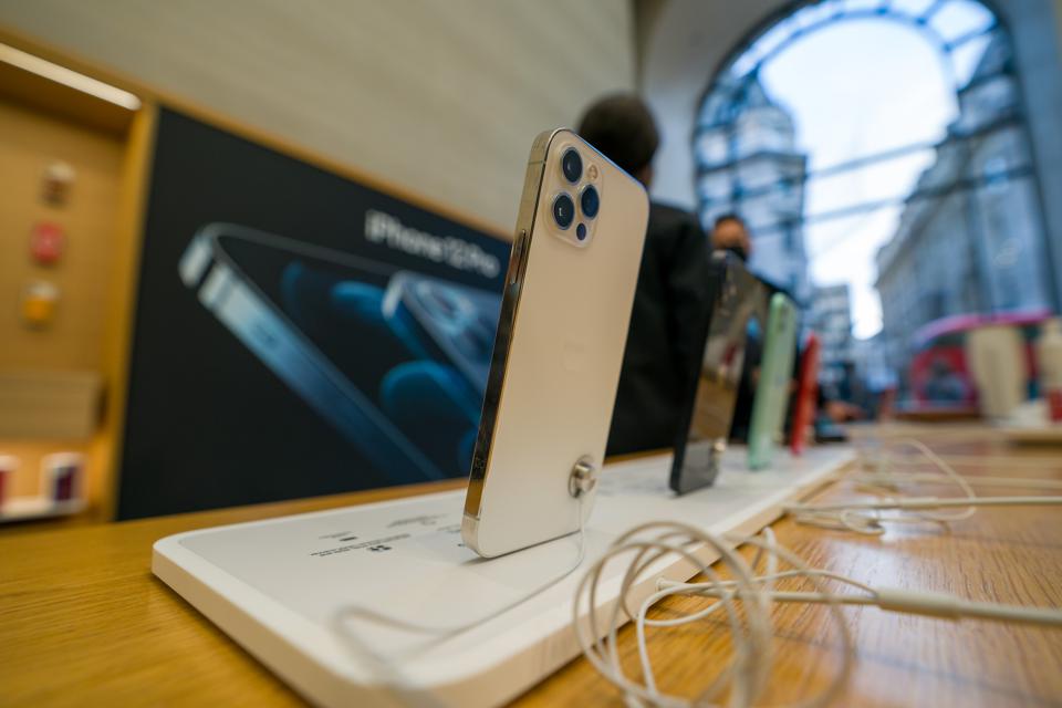 Apple Suspends Product Sales In Russia & Limits Access To Their Digital Services